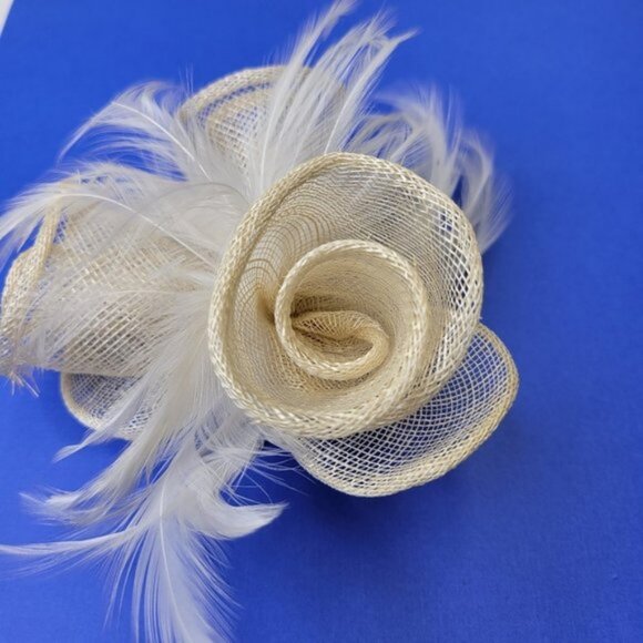 Cream Flowers Small Fascinator with White Feathers Hair Accessory Dress Corsage main image 4